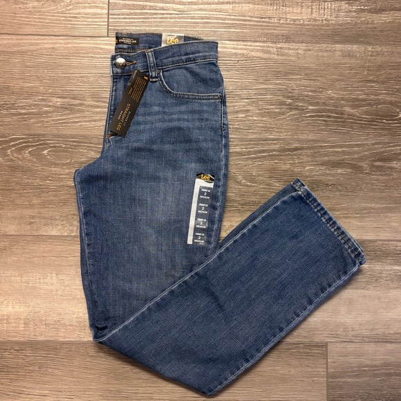 Lee Denim - ⭐️Lee⭐️ Mid Rise Straight Leg Jeans